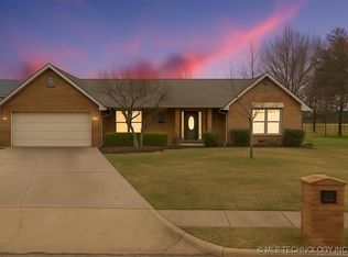 174 Parkhill Pl, Bartlesville, OK 74006