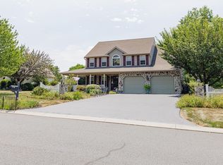 22 Royal Dr, Lititz, PA 17543