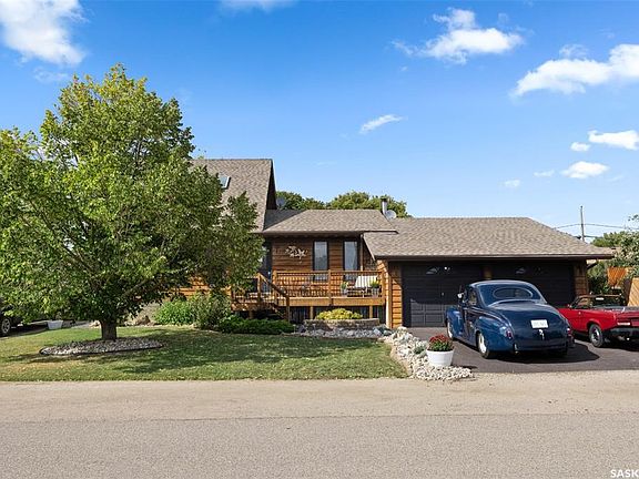 2nd image of 116 Courtside CRESCENT