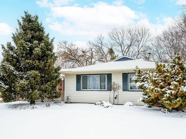 1769 Serpentine Dr, Eagan, MN 55122