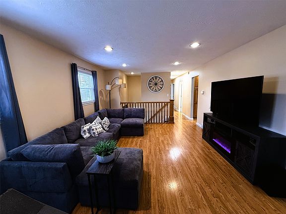 4th image of 20332 Devore Rd