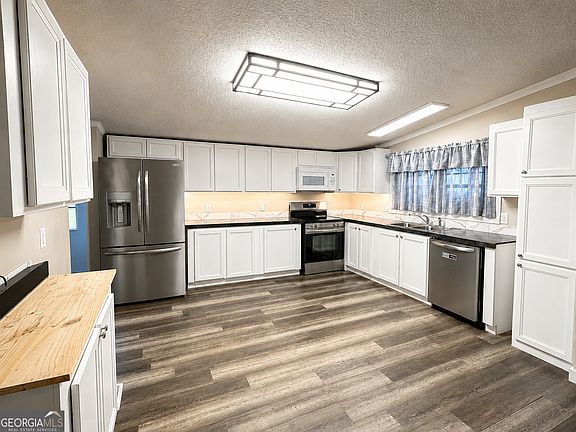 3rd image of 1916 Danielle Dr