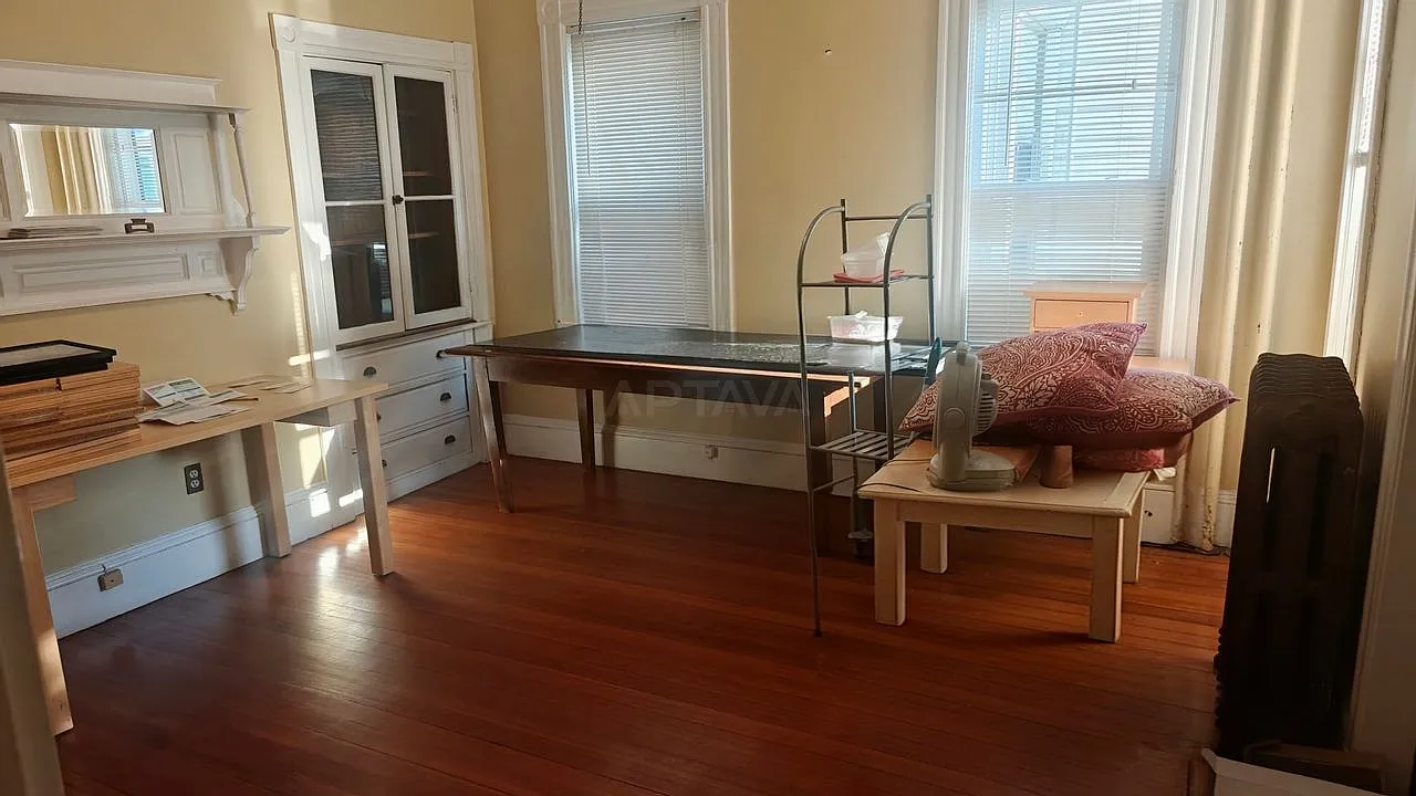Spring Hill / Porter Square area, 2 bedroom, 1 bathroom apartment — Photo 2
