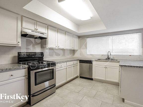 3rd image of 2010 Eastfield Cir