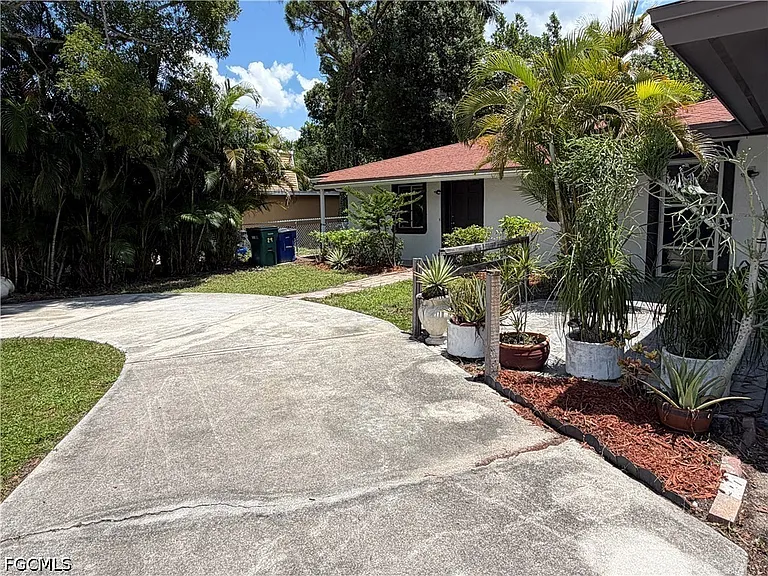 5829 Casablanca Ct — Photo 3