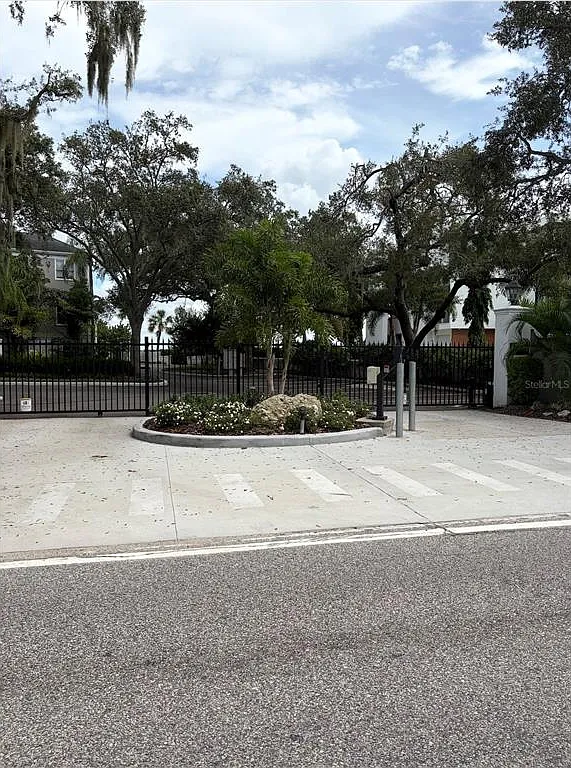 3 bed, 3.5 bath, 2807 sqft, $7,500 — Photo 2
