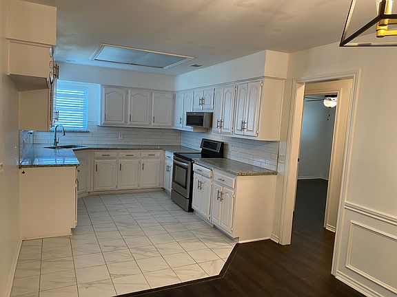 4th image of 10334 Bernardin Cir