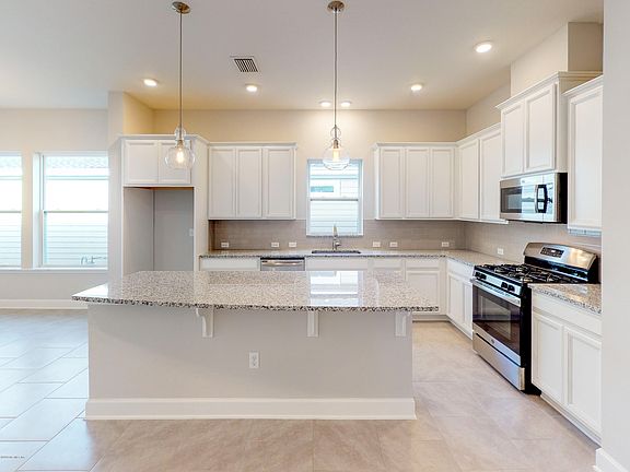 4th image of 193 Dalton Cir