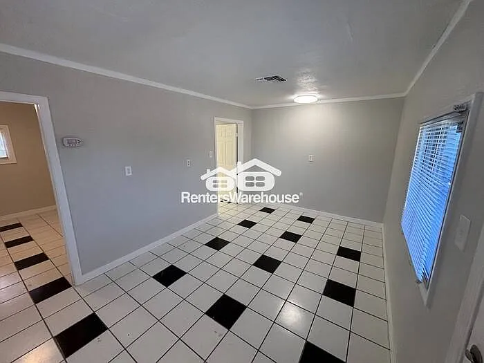 Building Photo - 2818 W Heatherbrae Dr
