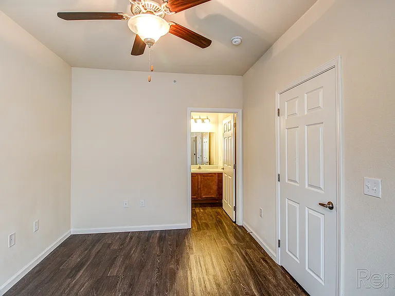 Buchanan Way Apartments — Photo 12