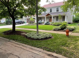 1353 Middleburg Rd, Naperville, IL 60540