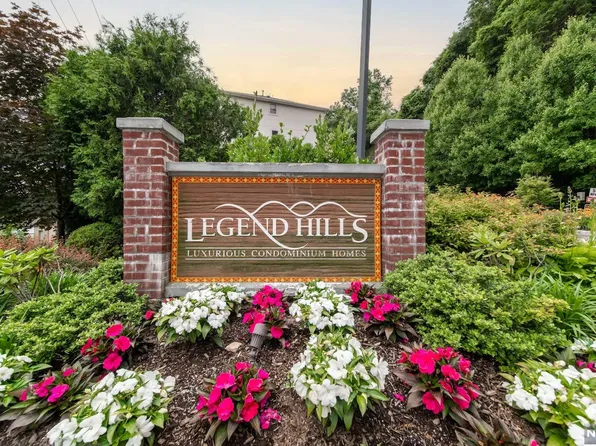 16 Legend Hills Dr, Edgewater, NJ 07020