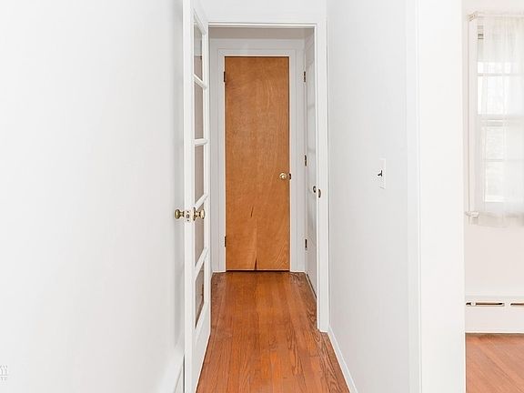 4th image of 34 School St
