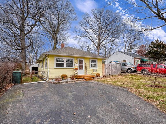 2nd image of 608 E Lincoln Ave