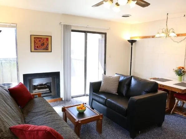 707 W Elm St #4, Urbana, IL 61801