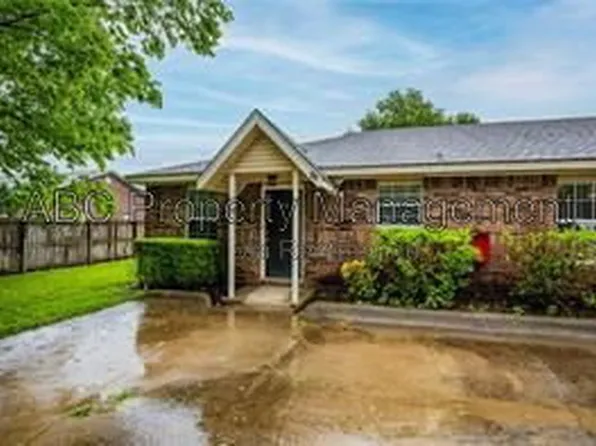 42 S Locust St, Farmington, AR 72730