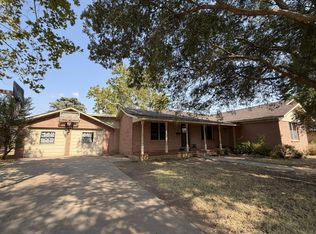 1504 El Paso St, Wellington, TX 79095