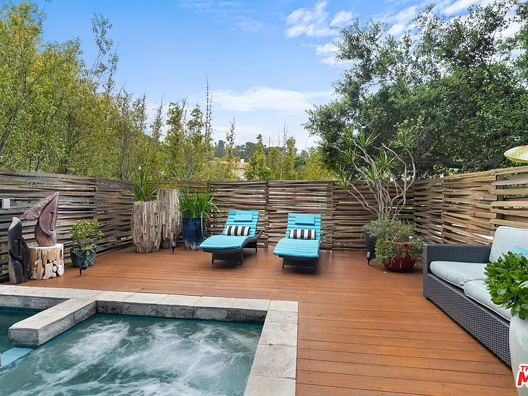 2207 Bowmont Dr — Photo 41