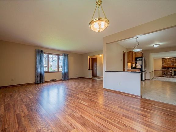 4th image of 3843 Saint Petersburg Dr