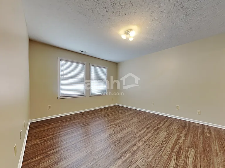 912 Marcia Dr — Photo 10