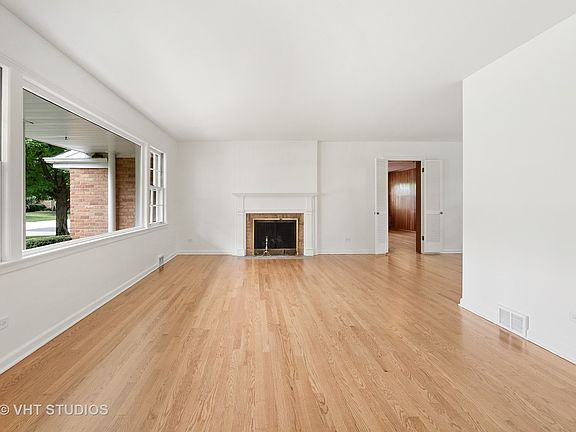 4th image of 1300 Canterbury Ln