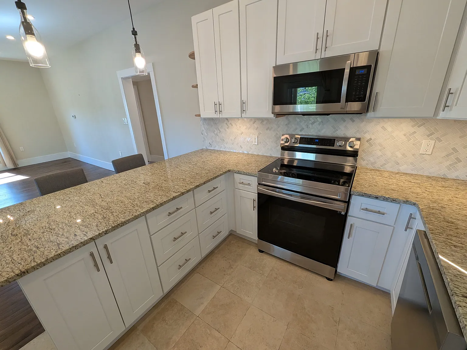 30 Woodrow Ave — Photo 2