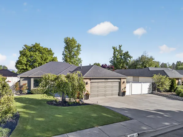 2655 Lawnview Dr, Medford, OR 97504