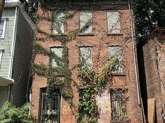 4th image of 64 Campbell St