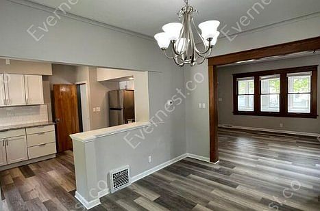 3rd image of 4011 Fairview Dr