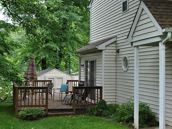 Side entry and shaded deck