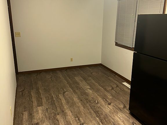5th image of 1765 Valley Dr