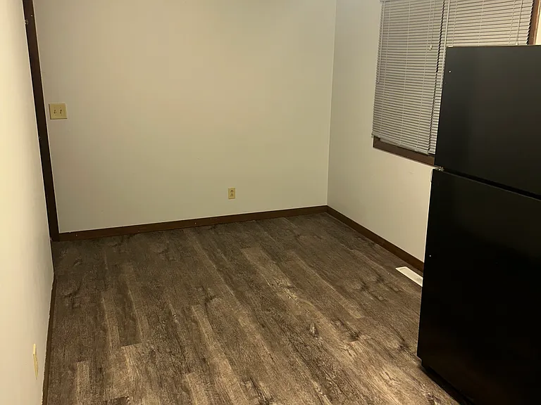 1765 Valley Dr — Photo 5