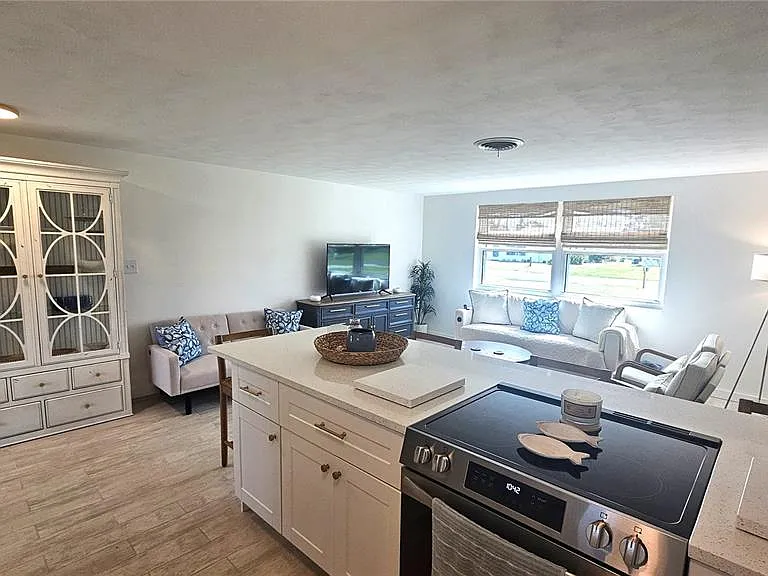 1210 S Maryknoll Rd — Photo 10
