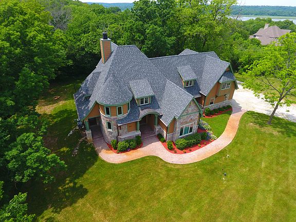 3rd image of N3001 Lake Forest Cir