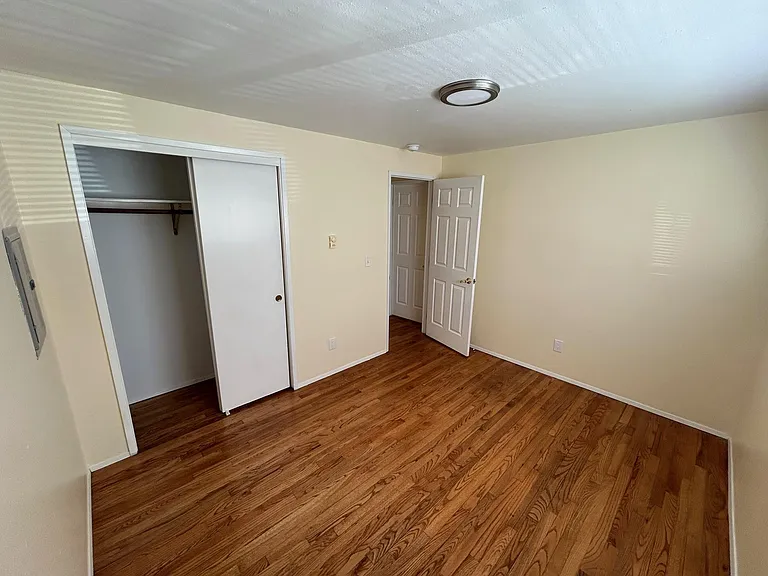 340 E Burke Ave #4 — Photo 6