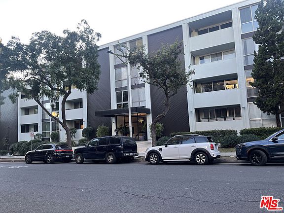 3rd image of 1015 N Kings Rd APT 104