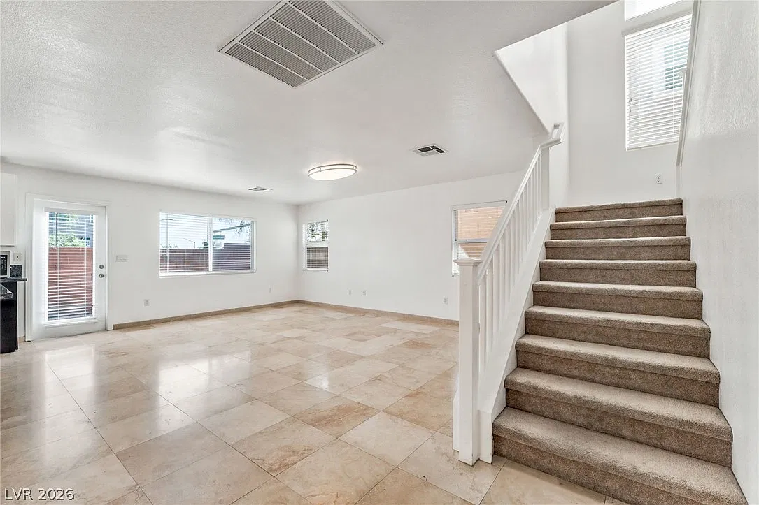 4 bed, 2.5 bath, 1740 sqft, $2,050 — Photo 4