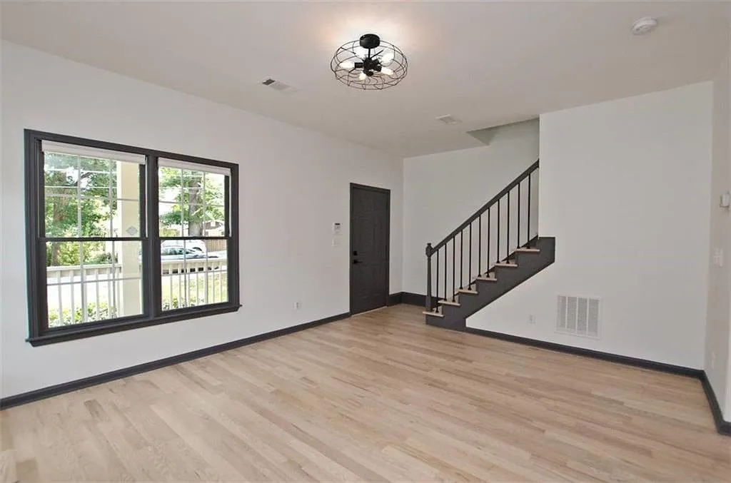 3 bed, 2.5 bath, $3,000 — Photo 4
