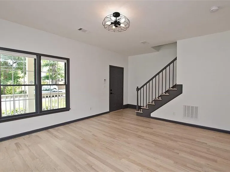 931 Fern Ave SE — Photo 4