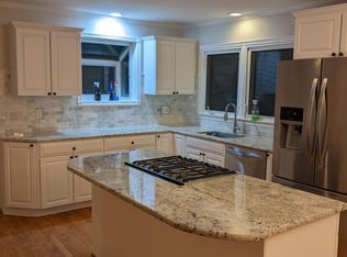 9 Samuel Rd, Chestnut Ridge, NY 10977