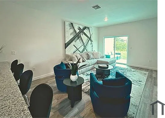 3 bed, 1174 sqft, $1,550 — Photo 2