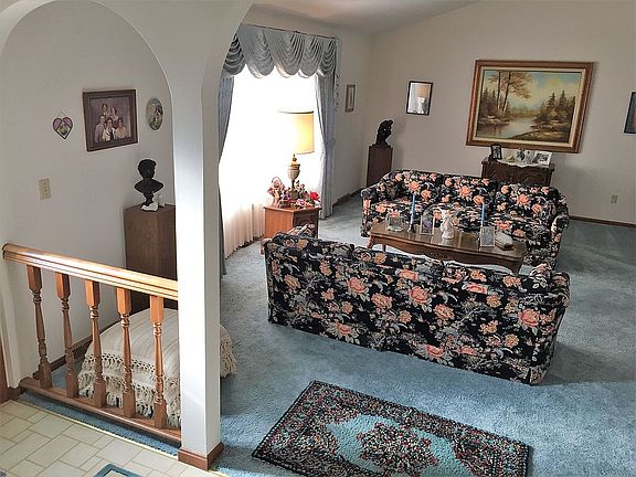 Spacious Lvg Room 