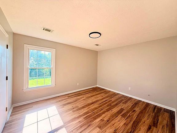 5th image of 220 Azalea St