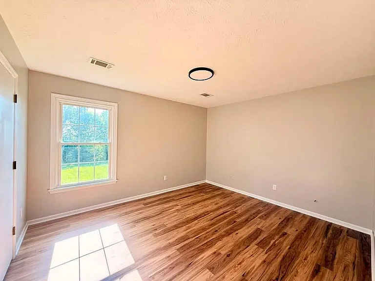 220 Azalea St — Photo 5