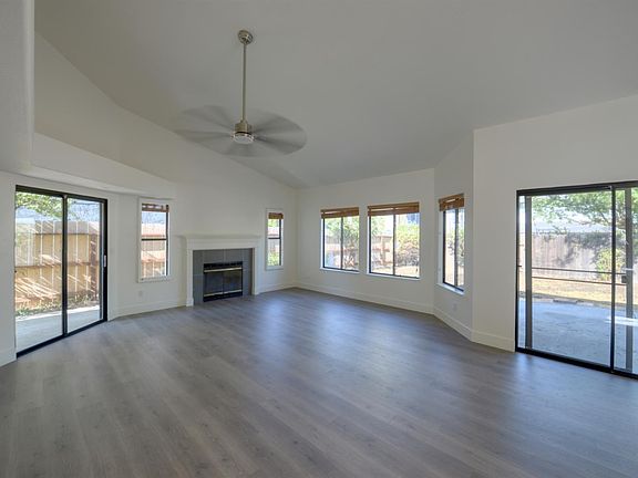 5th image of 536 Clover Ave