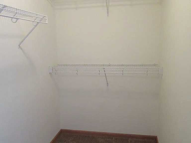 2400-2418 Hillcrest Dr — Photo 14