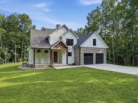 2nd image of 209 Tree Hill Ln