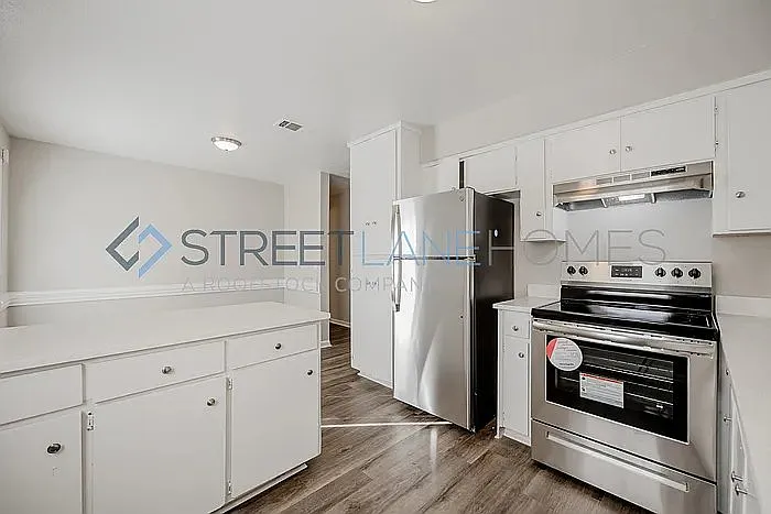 3 bed, 2.0 bath, 984 sqft, $1,535 — Photo 3