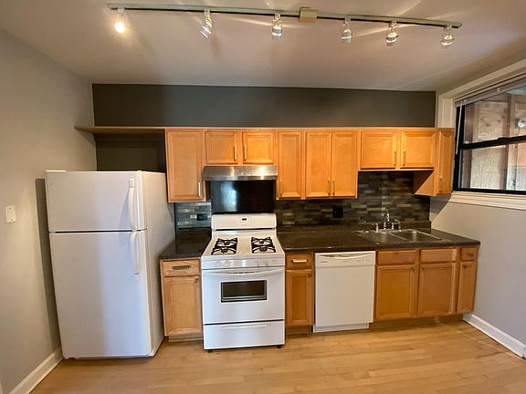 3rd image of 4956 N Hoyne Ave #3