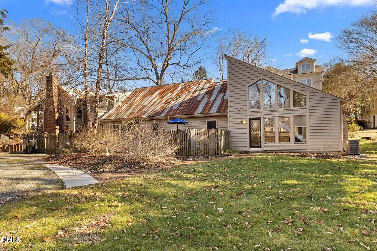 3 bed, 2.0 bath, $4,200 — Photo 3